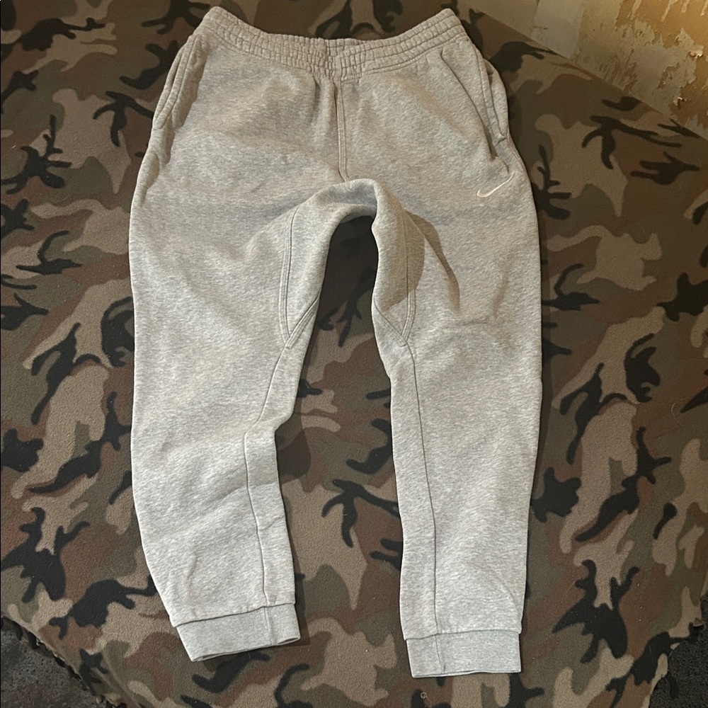 Nike Men’s Light Gray Sweatpants